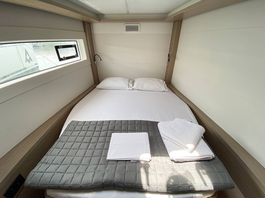 Catamaran Lagoon 46 Moondance