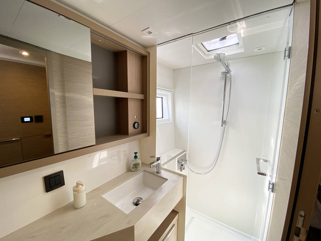 Catamaran Lagoon 46 Moondance