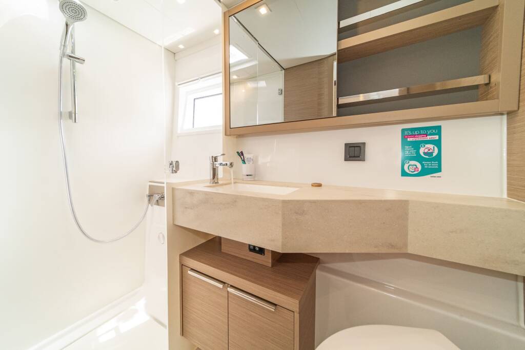 Katamaran Lagoon 46 First Care