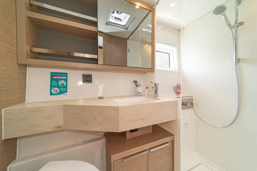 Katamaran Lagoon 46 First Care