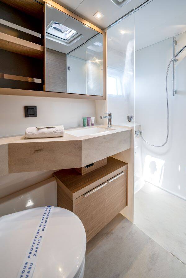 Catamaran Lagoon 46 Adrion
