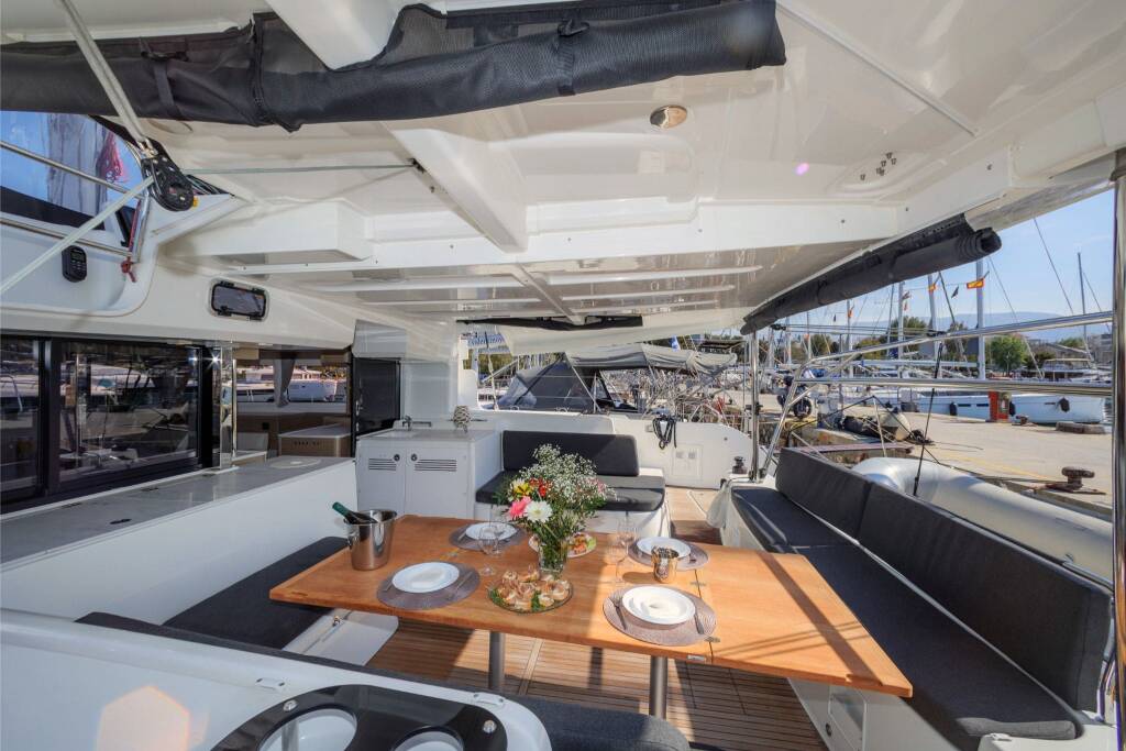 Catamaran Lagoon 46 Iris