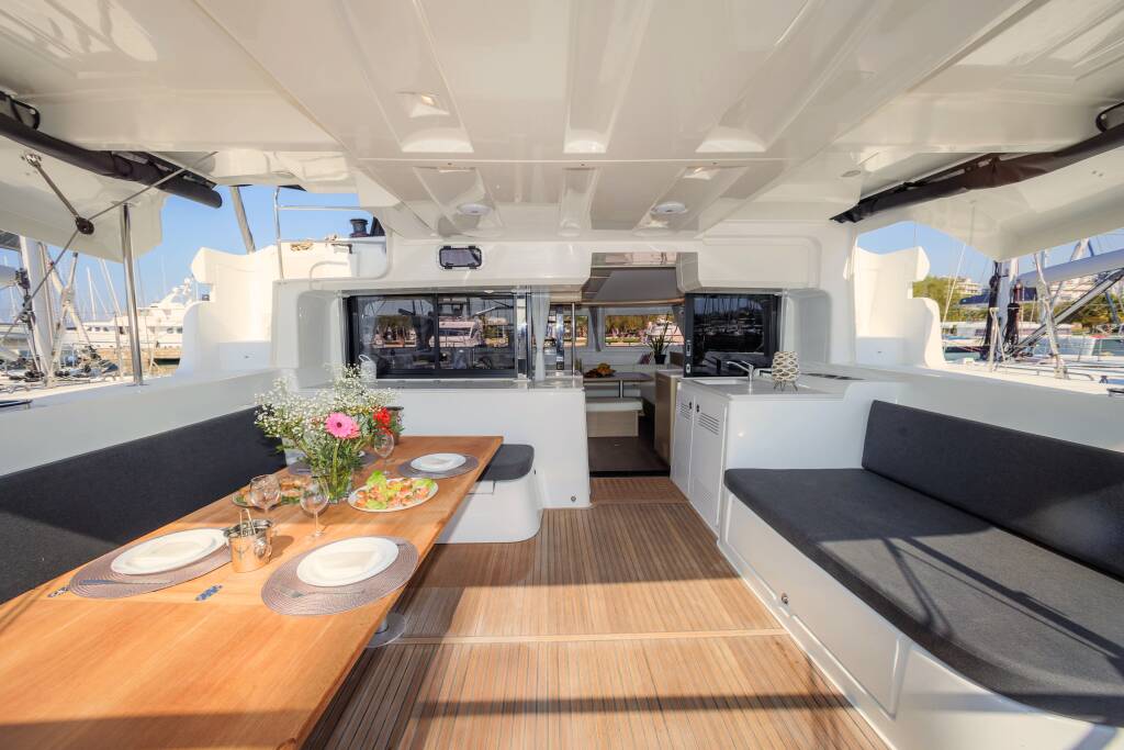 Catamaran Lagoon 46 Iris