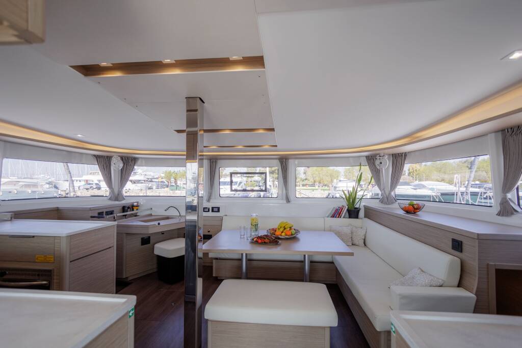 Catamaran Lagoon 46 Iris