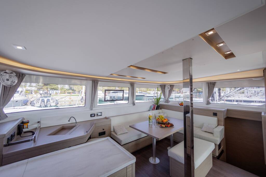 Catamaran Lagoon 46 Iris