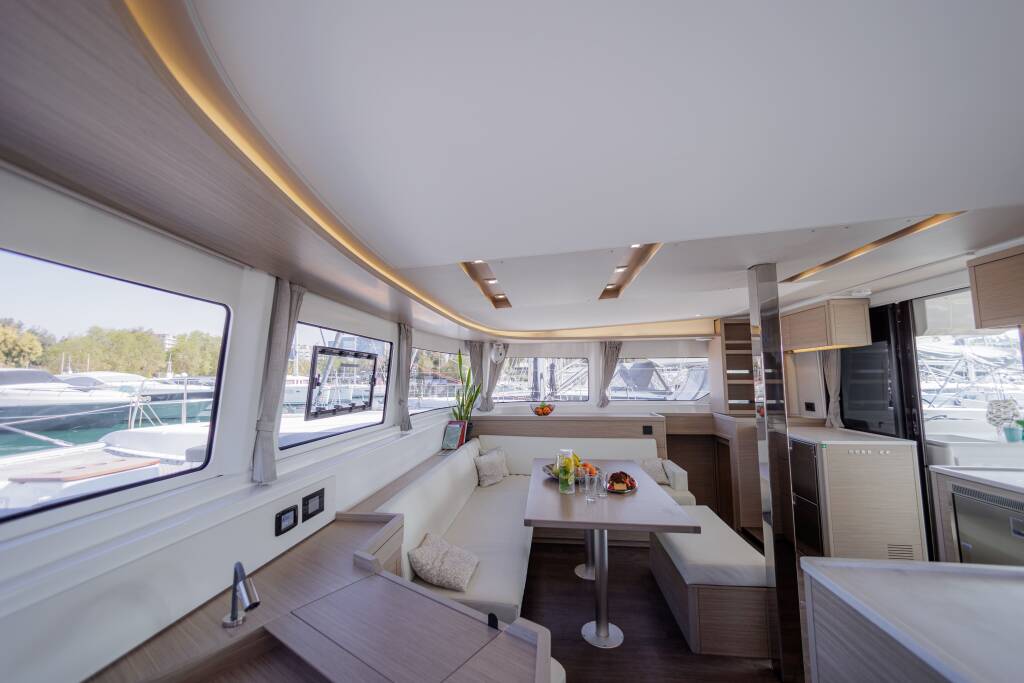 Catamaran Lagoon 46 Iris