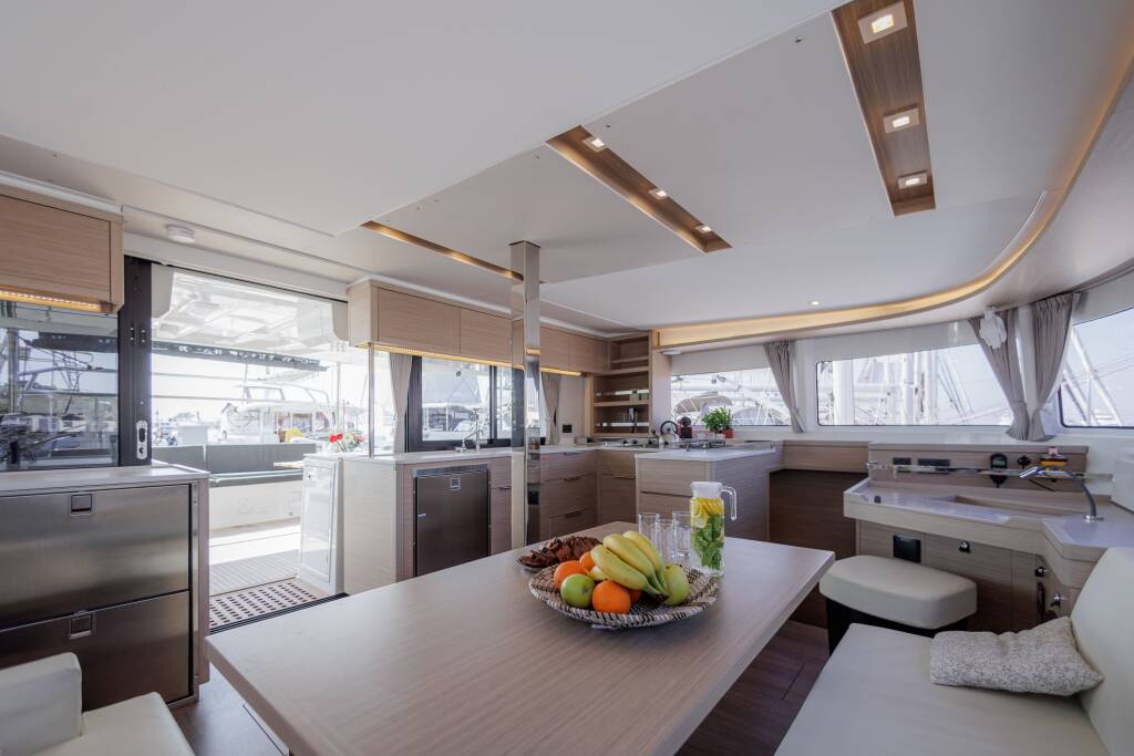 Catamaran Lagoon 46 Iris