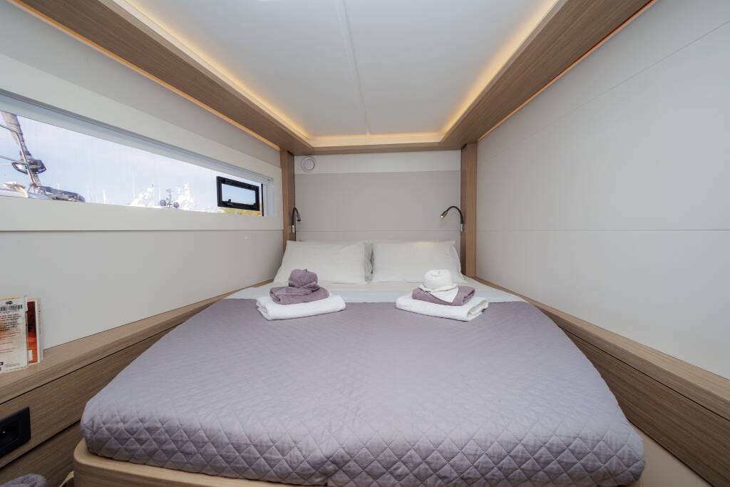 Catamaran Lagoon 46 Iris