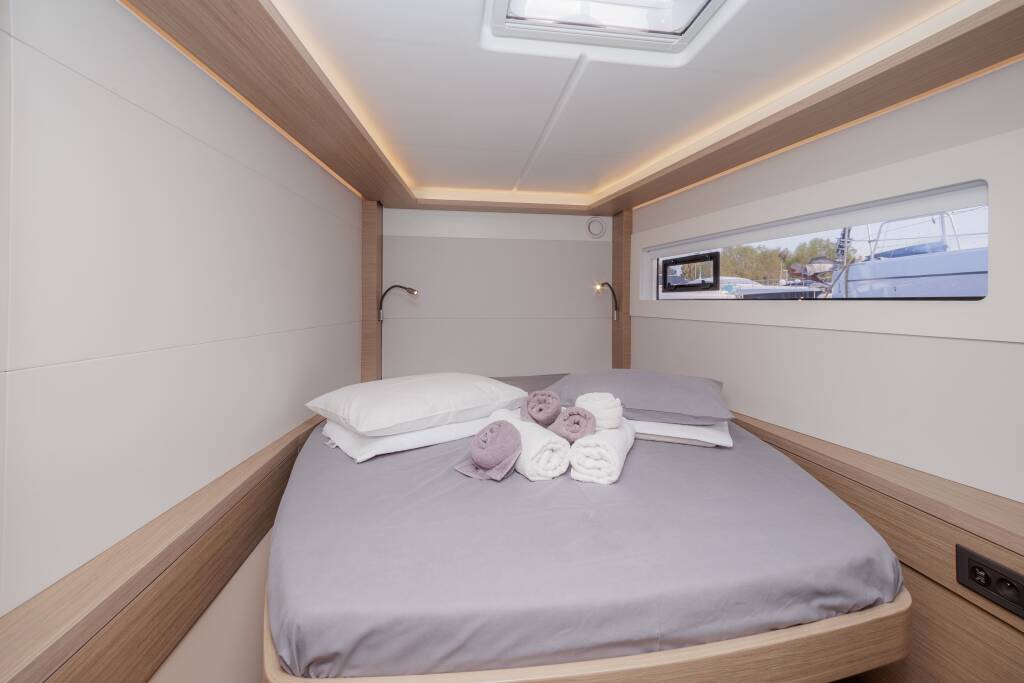 Catamaran Lagoon 46 Iris