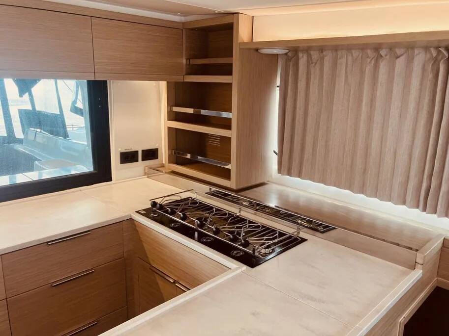Catamaran Lagoon 46 Almisa
