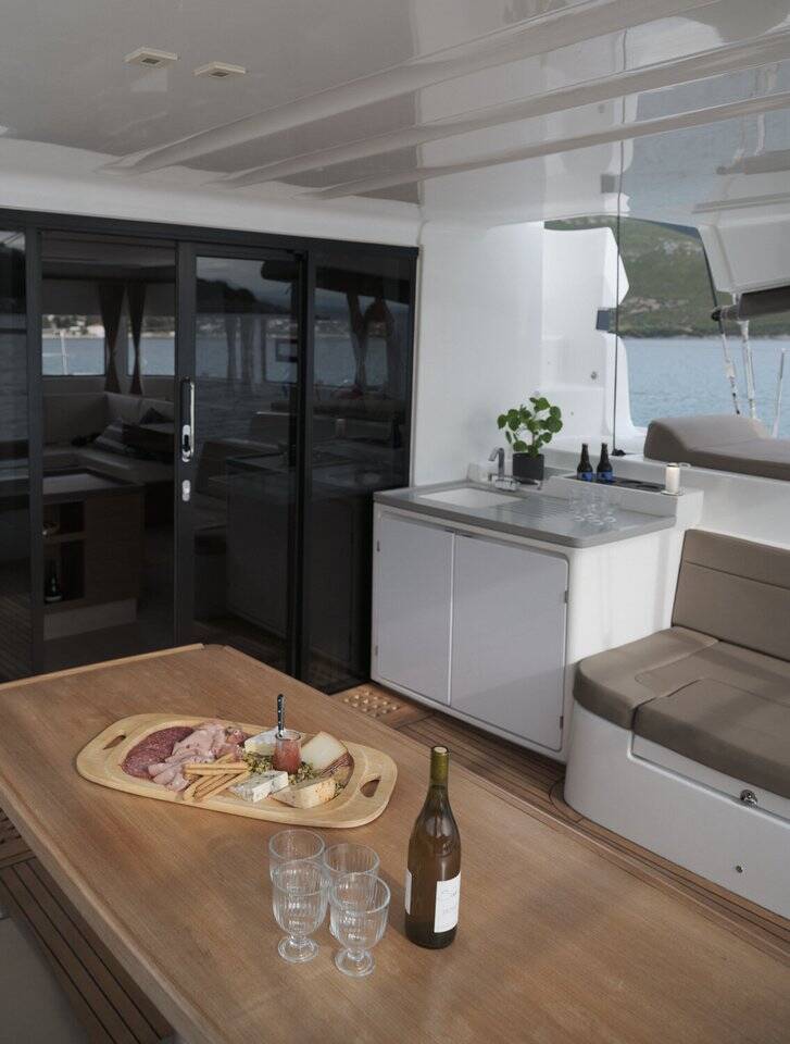 Catamaran Lagoon 50 Victoria