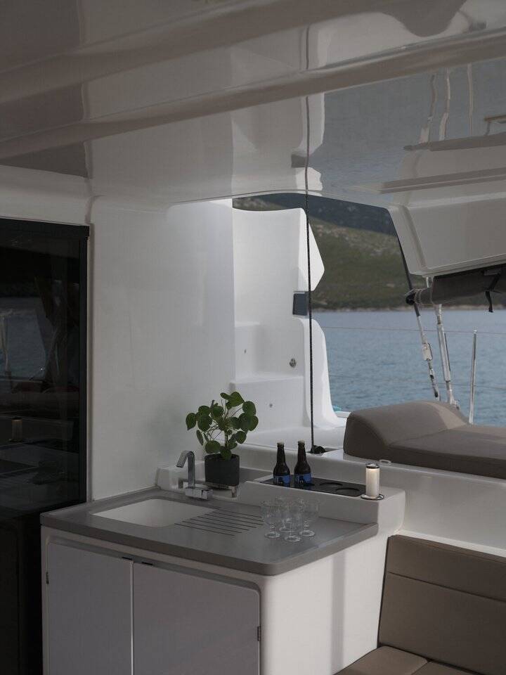 Catamaran Lagoon 50 Victoria