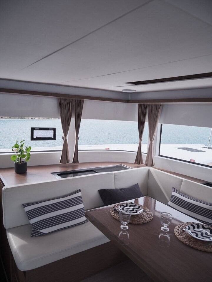Catamaran Lagoon 50 Victoria