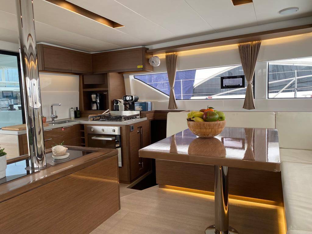 Catamaran Lagoon 50 Victoria