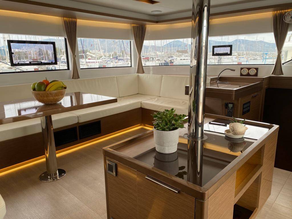 Catamaran Lagoon 50 Victoria