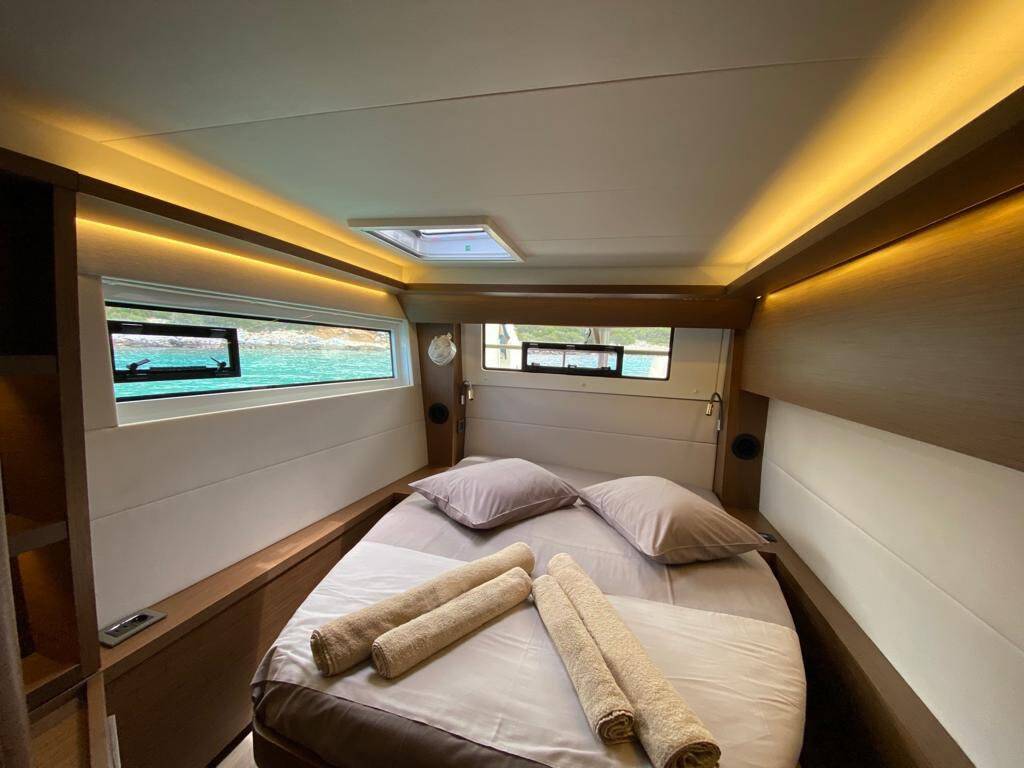 Catamaran Lagoon 50 Victoria