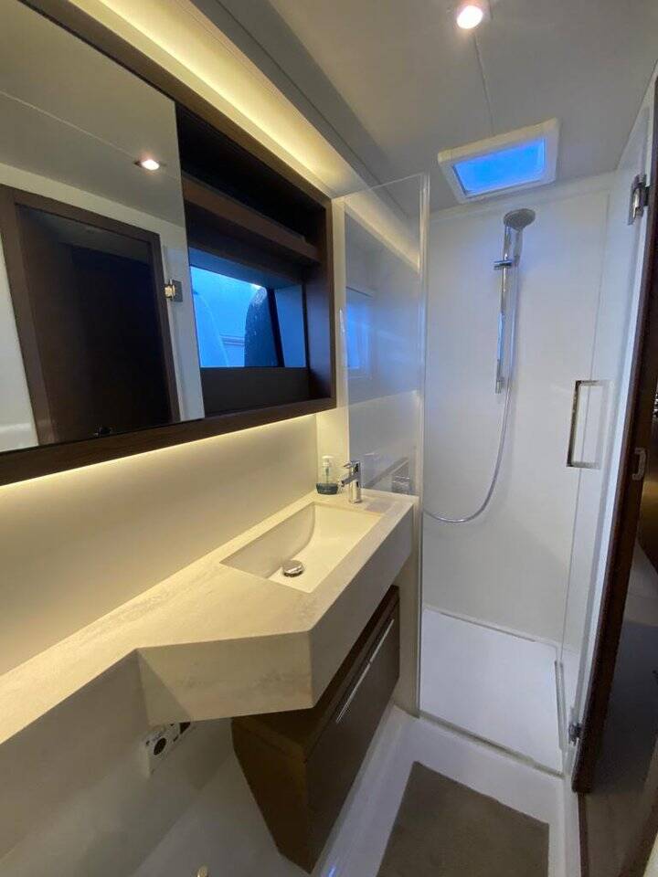 Catamaran Lagoon 50 Victoria