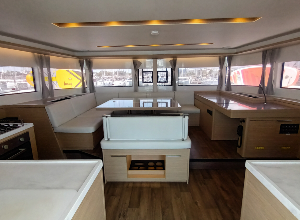 Catamaran Lagoon 51 Minotavros