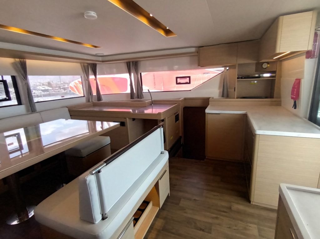 Catamaran Lagoon 51 Minotavros
