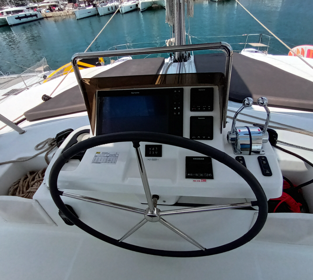 Catamaran Lagoon 51 Minotavros