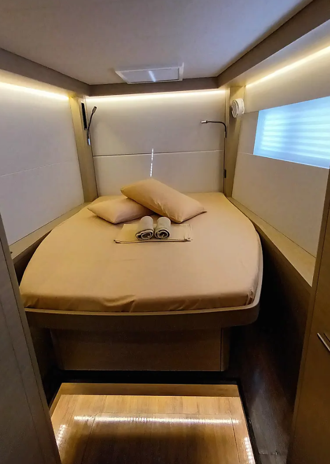 Catamaran Lagoon 51 Errant Vagabond