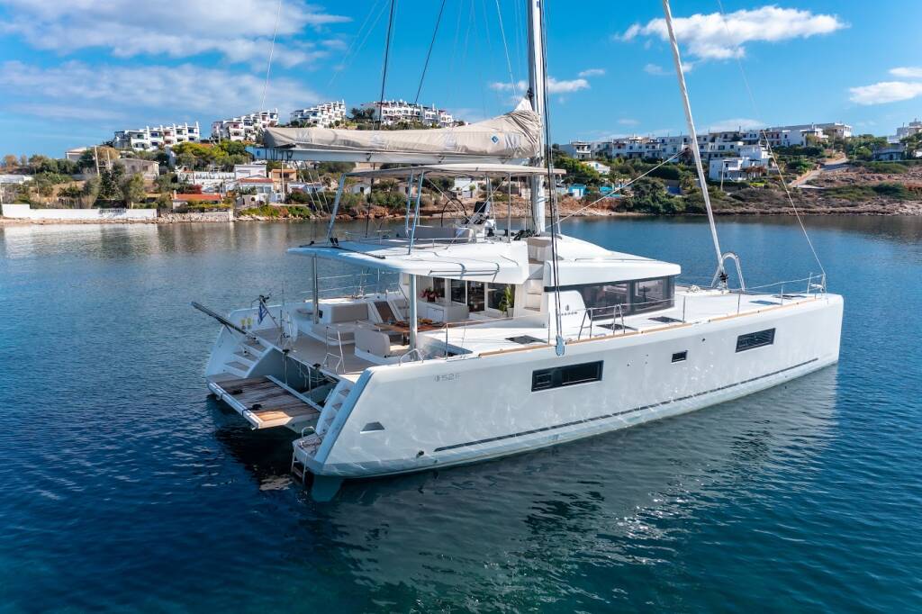 Catamaran Lagoon 52 F Madinina