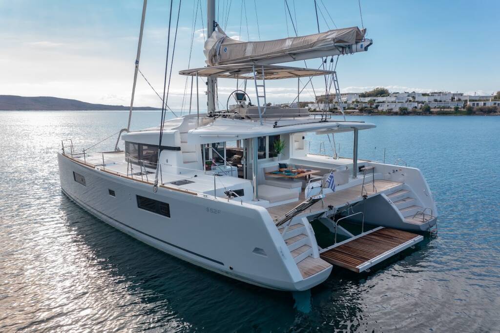Catamaran Lagoon 52 F Madinina