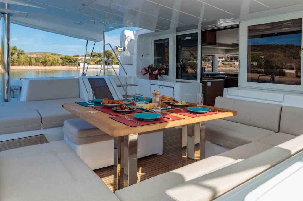 Catamaran Lagoon 52 F Madinina