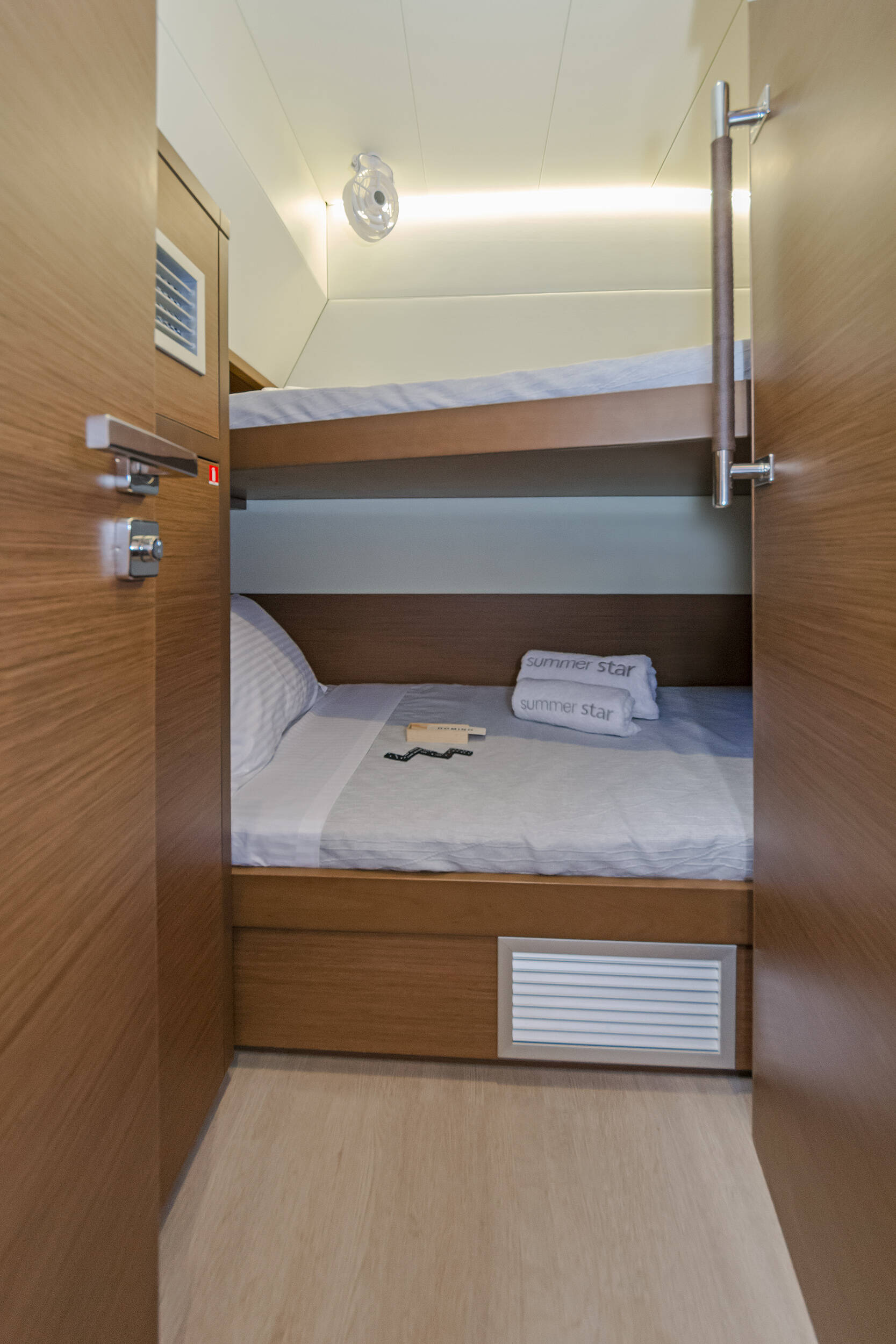 Catamaran Lagoon 52 Summer Star