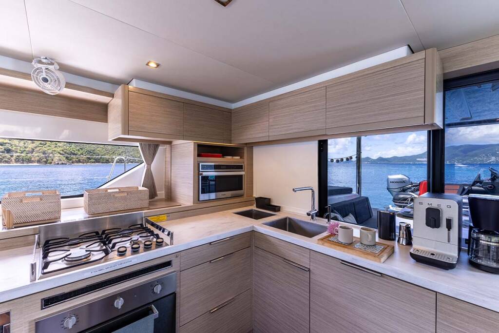 Catamaran Lagoon 55 Valinor GRE (Crewed)