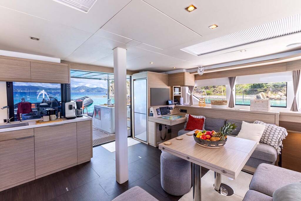 Catamaran Lagoon 55 Valinor GRE (Crewed)