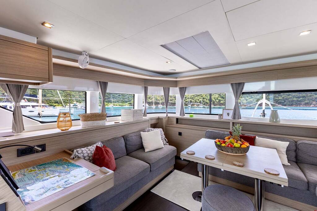 Catamaran Lagoon 55 Valinor GRE (Crewed)