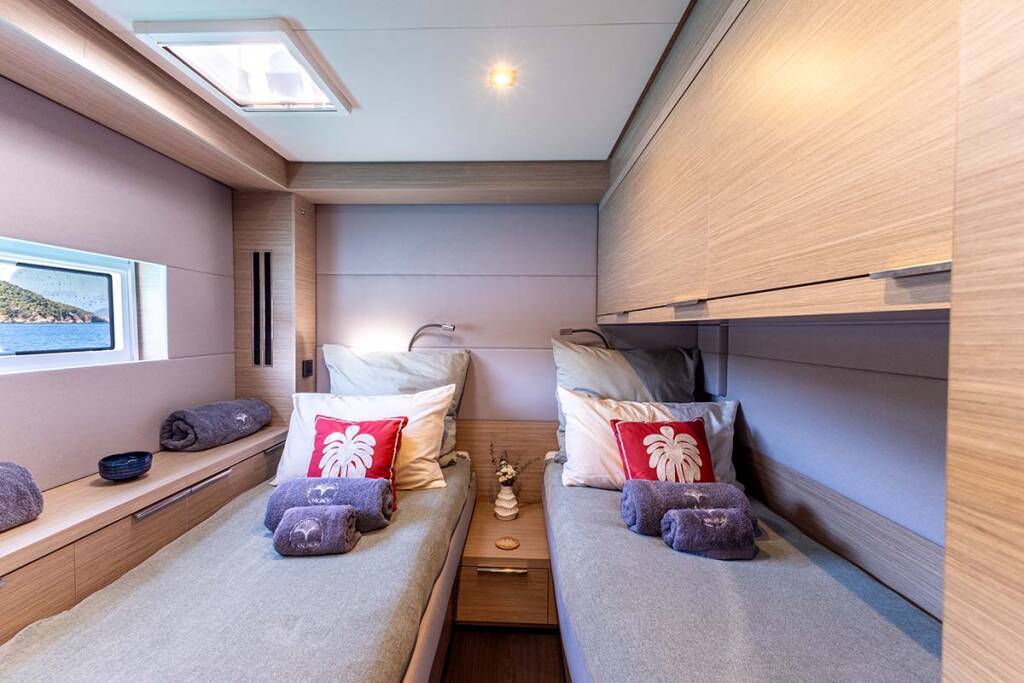 Catamaran Lagoon 55 Valinor GRE (Crewed)