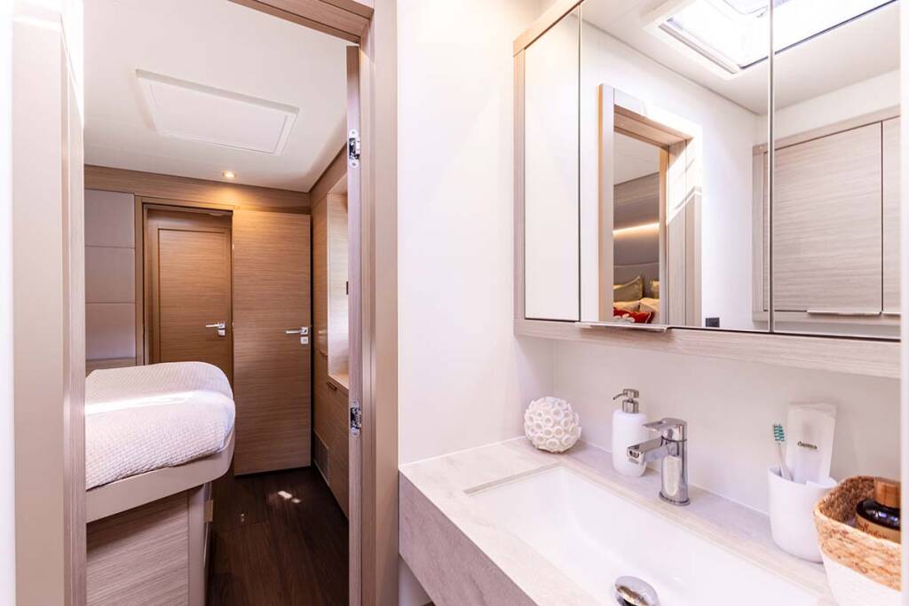Catamaran Lagoon 55 Valinor GRE (Crewed)