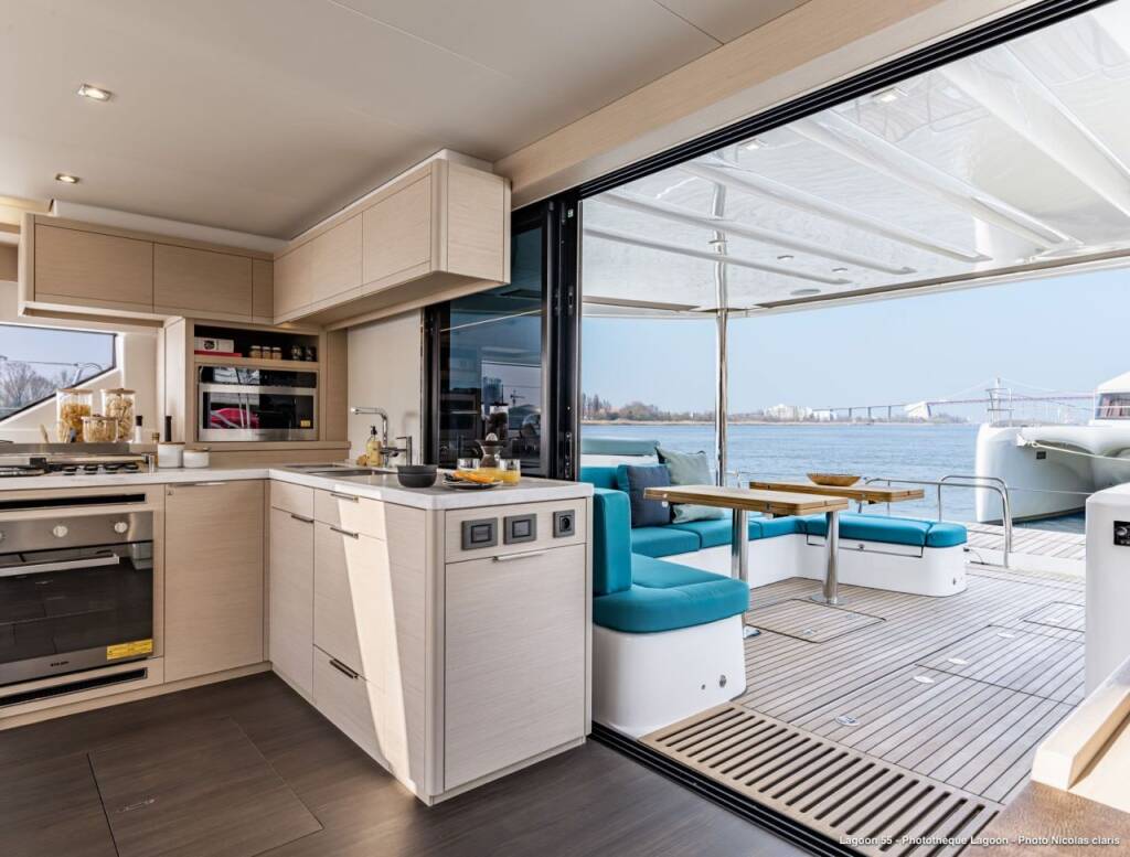 Catamaran Lagoon 55 IRIS