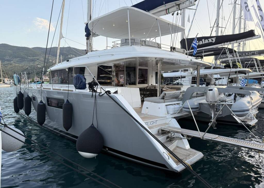 Catamaran Lagoon 560 S2 Starlight (Crewed) 