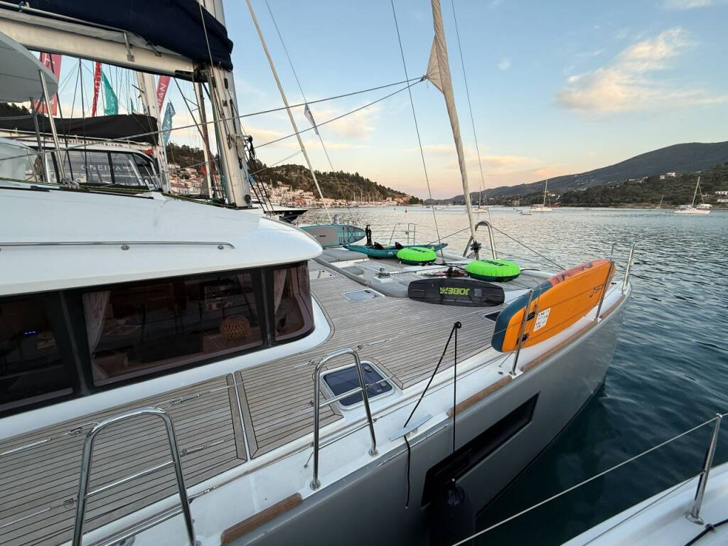 Catamaran Lagoon 560 S2 Starlight (Crewed) 