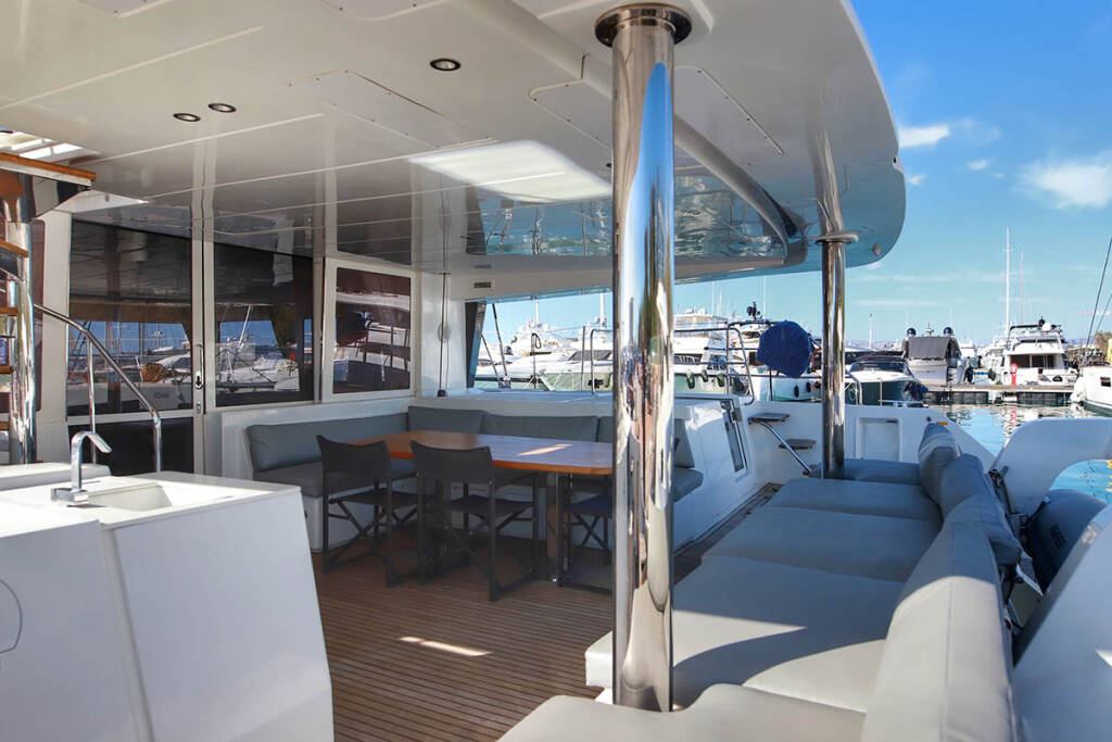 Catamaran Lagoon 560 S2 Starlight (Crewed) 