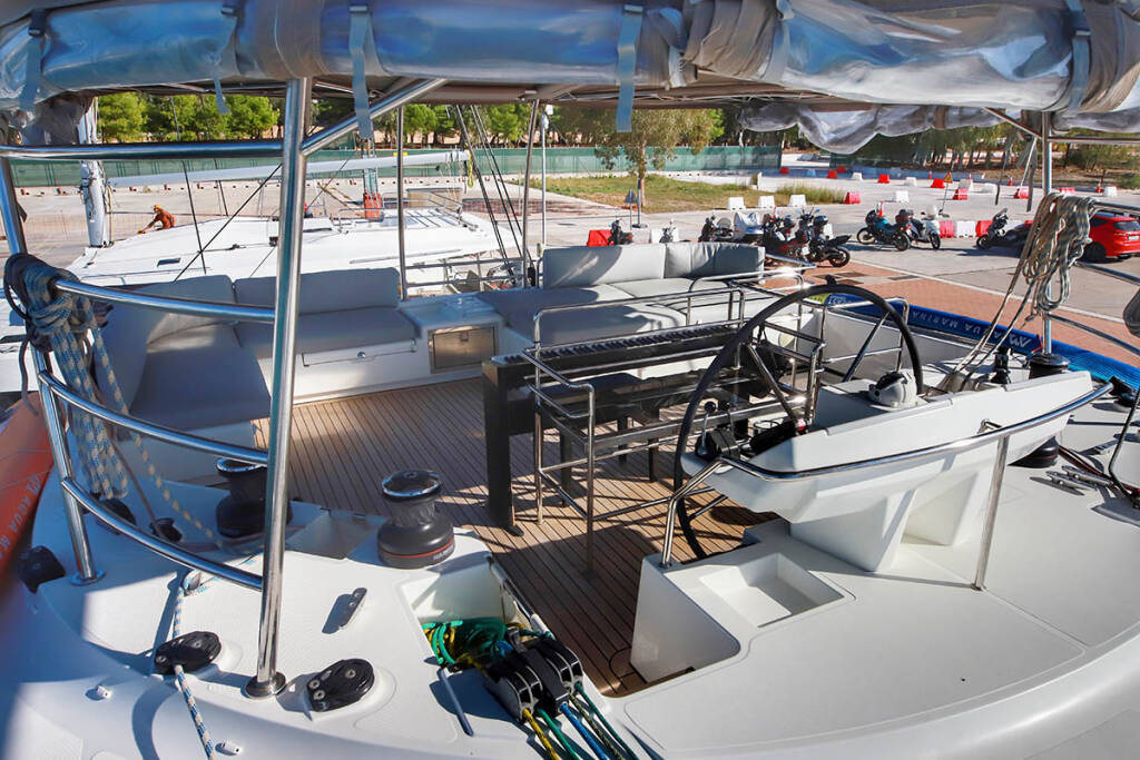 Catamaran Lagoon 560 S2 Starlight (Crewed) 