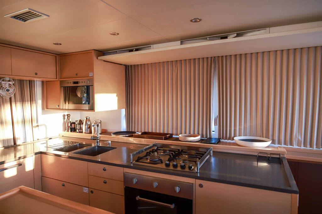 Catamaran Lagoon 560 S2 Starlight (Crewed) 