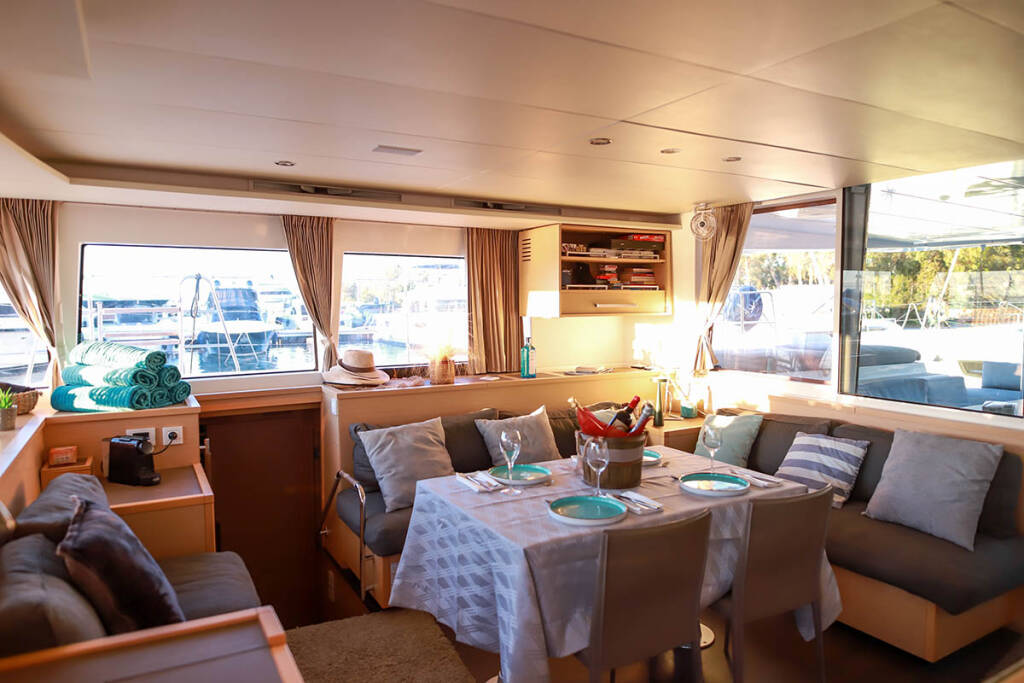 Catamaran Lagoon 560 S2 Starlight (Crewed) 