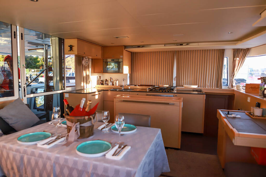 Catamaran Lagoon 560 S2 Starlight (Crewed) 