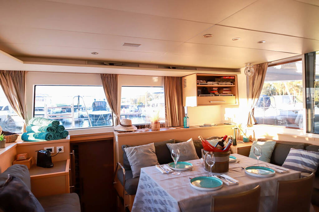 Catamaran Lagoon 560 S2 Starlight (Crewed) 