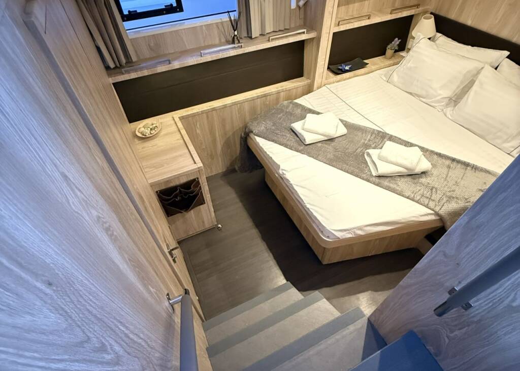 Catamaran Lagoon 560 S2 Starlight (Crewed) 