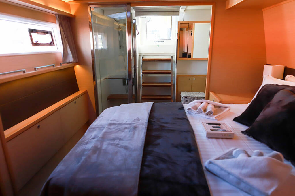 Catamaran Lagoon 560 S2 Starlight (Crewed) 