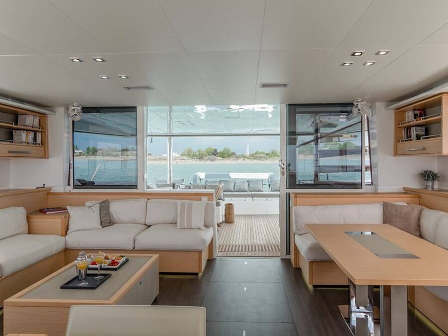 Catamaran Lagoon 560 S2 Avra