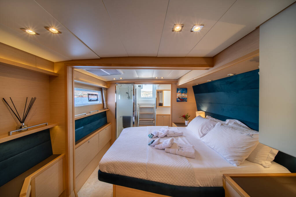 Catamaran Lagoon 560 For Sail