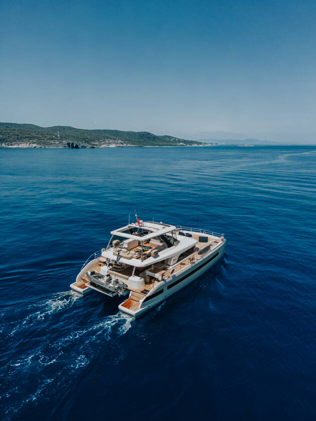 Power catamaran Lagoon Sixty 7 Valium 67