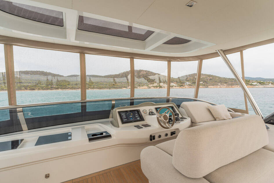 Power catamaran Lagoon Sixty 7 Valium 67