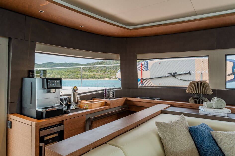 Power catamaran Lagoon Sixty 7 Valium 67